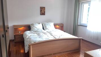 3 chambres, fer et planche à repasser, Wi-Fi, draps fournis