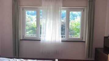 3 Schlafzimmer, Schreibtisch, Bügeleisen/Bügelbrett, kostenloses WLAN