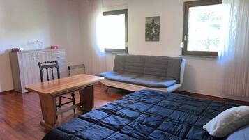 3 Schlafzimmer, Schreibtisch, Bügeleisen/Bügelbrett, kostenloses WLAN