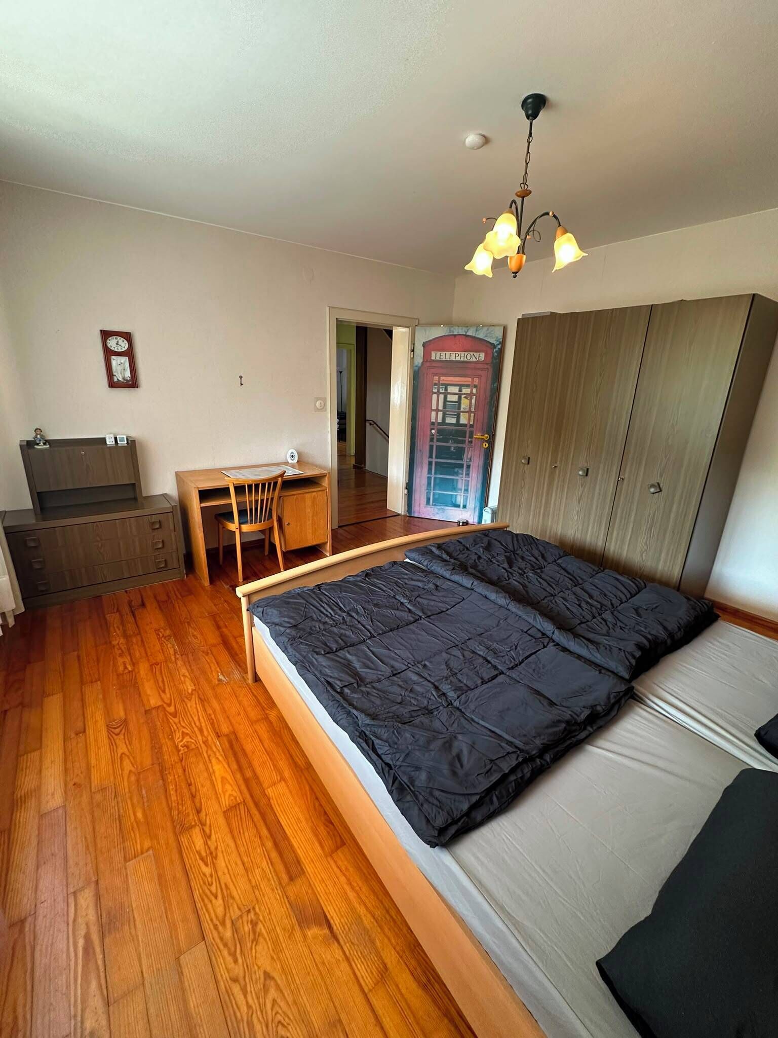 3 bedrooms, desk, iron/ironing board, free WiFi