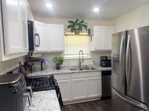 Renovated 3-bedroom house in fantastic Cedar Hill close Arlington and Dallas