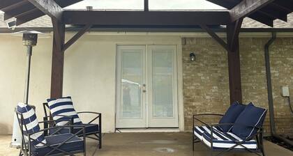 Renovated 3-bedroom house in fantastic Cedar Hill 30 min to FIFA!