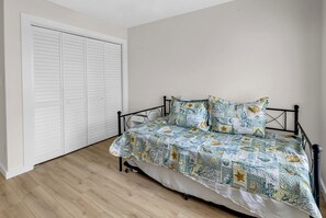 4 chambres, fer et planche à repasser, Wi-Fi, draps fournis