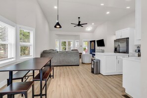 Smart TV - New Home - 4BR/2 Bath, pool, Bounce House, Golf cart (North Myrtle Beach)