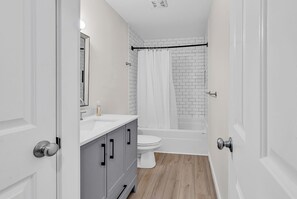 Shower, hair dryer, towels, soap - New Home - 4BR/2 Bath, pool, Bounce House, Golf cart (North Myrtle Beach)
