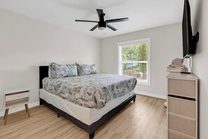 4 bedrooms, iron/ironing board, WiFi, bed sheets - New Home - 4BR/2 Bath, pool, Bounce House, Golf cart (North Myrtle Beach)