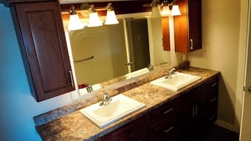 Grand Suite, Non Smoking | Bathroom