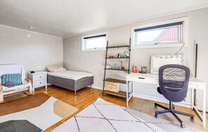 Free WiFi - 4 bedroom cozy home in Mellbystrand (Mellbystrand)