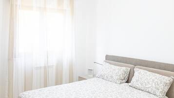 WiFi, bed sheets, wheelchair access