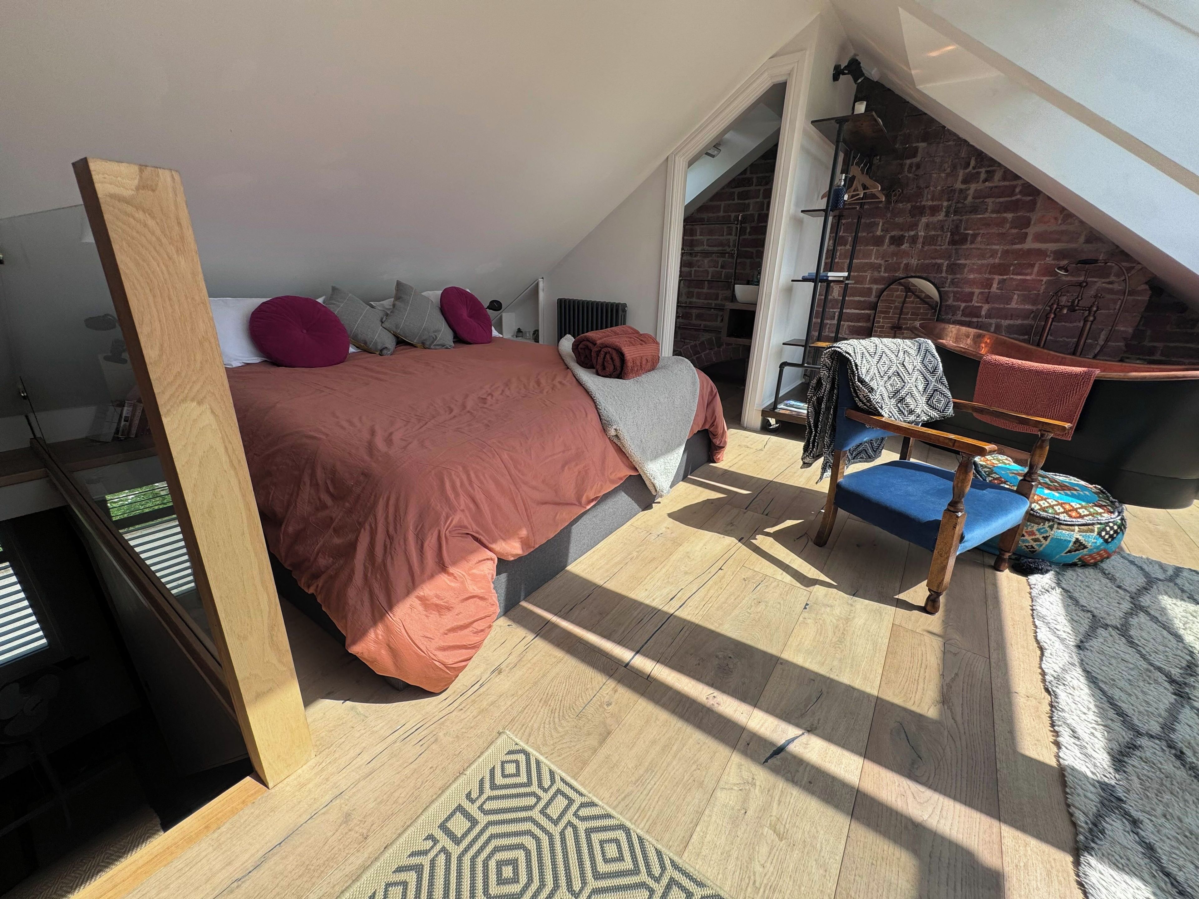 2 bedrooms, iron/ironing board, Internet, bed sheets