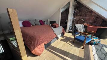 2 bedrooms, iron/ironing board, Internet, bed sheets