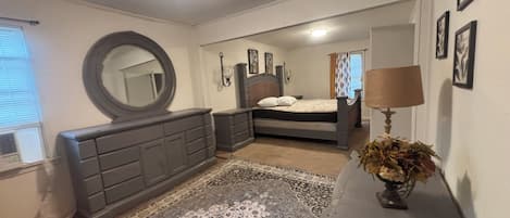 3 habitaciones, tabla de planchar con plancha, wifi y ropa de cama