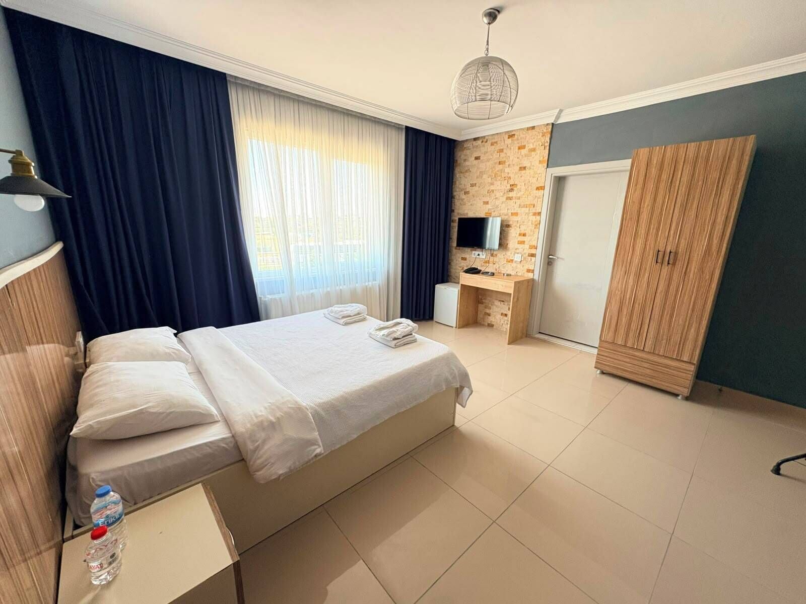 Chambre double, vue sur la ville | Bureau, espace de travail pour ordinateurs portables