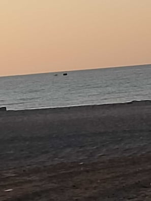 Habitación doble, vistas a la ciudad | Playa | Ubicación a pie de playa y servicio gratuito de transporte a la playa