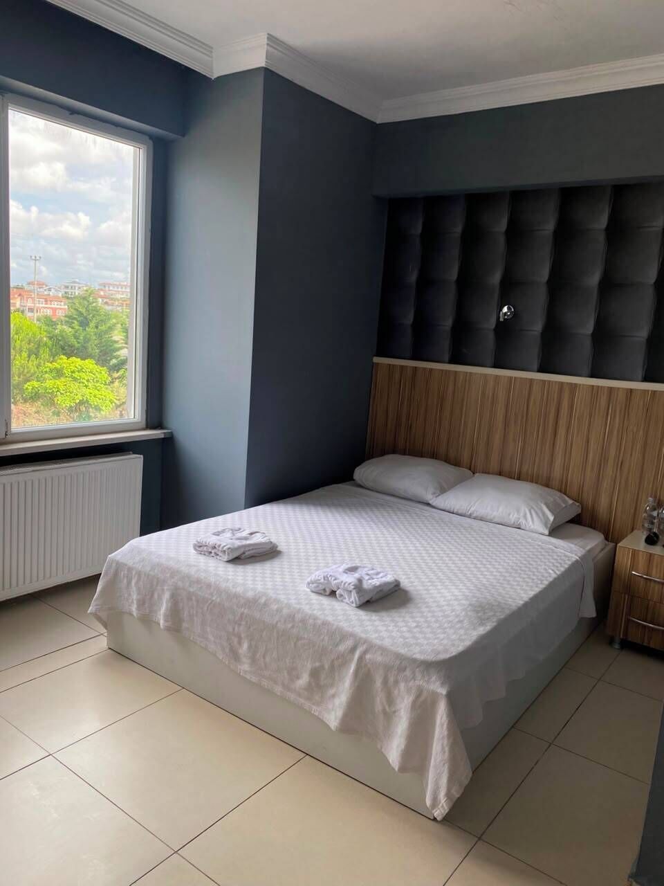 Habitación triple, vistas a la ciudad | Escritorio, espacio para trabajar con un portátil, wifi gratis