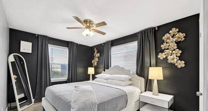 3-bedroom condo in peaceful Maryland Heights with AC