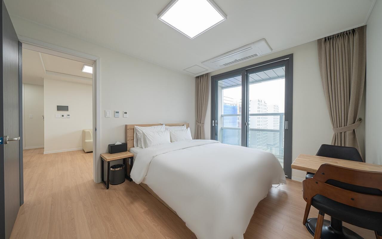 Quarto premium, sacada | Escrivaninha, espaço de trabalho para notebook, Wi-Fi de cortesia