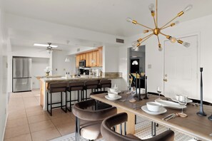 Dining - Luxury Scottsdale Retreat / Pool, Games, BBQ & Sleeps 10+ (Scottsdale)