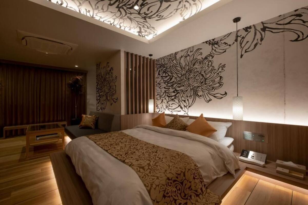 Suite | Desk, blackout drapes, soundproofing, free WiFi