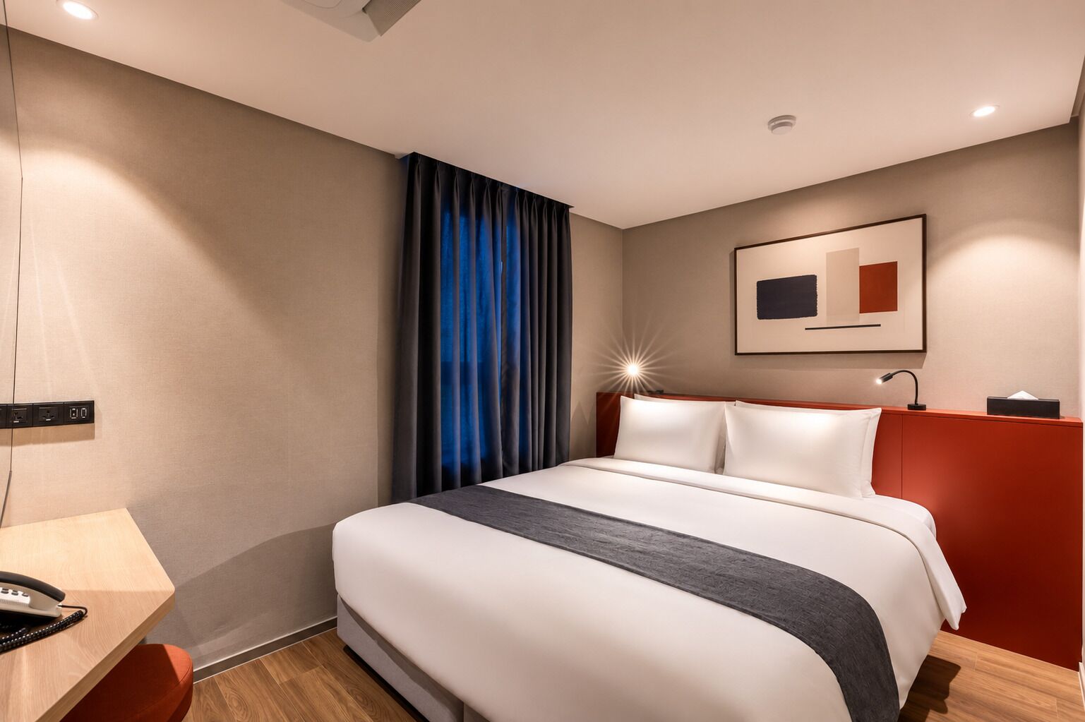 Luxury-Suite, Stadtblick | Zimmersafe, Schreibtisch, laptopgeeigneter Arbeitsplatz