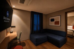 Luxury-Suite, Stadtblick | Zimmersafe, Schreibtisch, laptopgeeigneter Arbeitsplatz