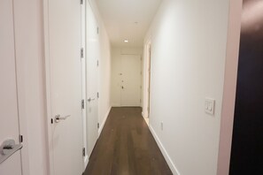 Interior - 3bd, 2 bath, massive luxury apartment in Fidi (New York)