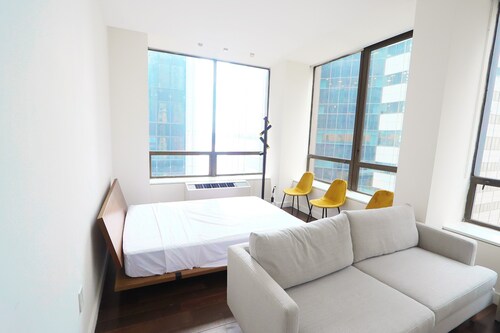 3bd, 2 bath, massive luxury apartment in Fidi