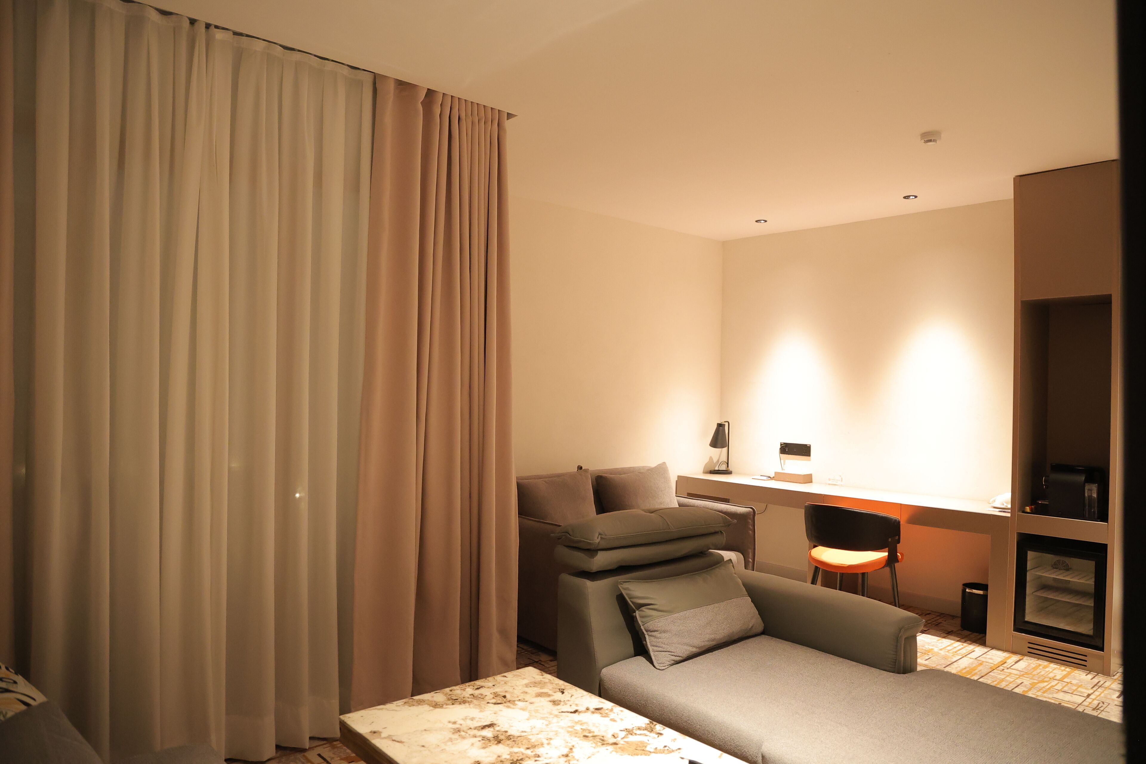 Luxury Suite, Lanai, Courtyard View | Living area
