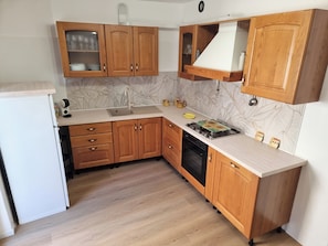 Private kitchen - A whole house near Palmanova, with a private entrance and garden. (Ontagnano)