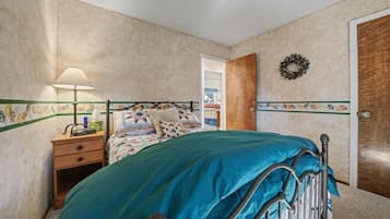 4 bedrooms, WiFi, bed sheets
