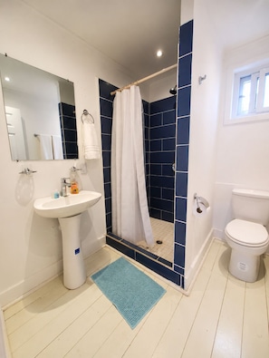 Superior Studio, Sea View, Oceanfront | Bathroom | Shower, towels - soleabythesea (Roatan)