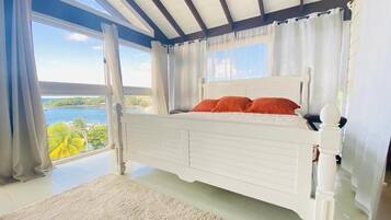 Superior Studio, Sea View, Oceanfront | Free WiFi