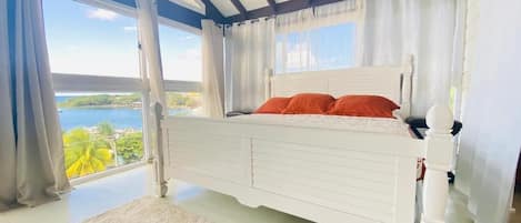 Ocean View, King Suite | Wi-Fi ฟรี, ผ้าปูที่นอน