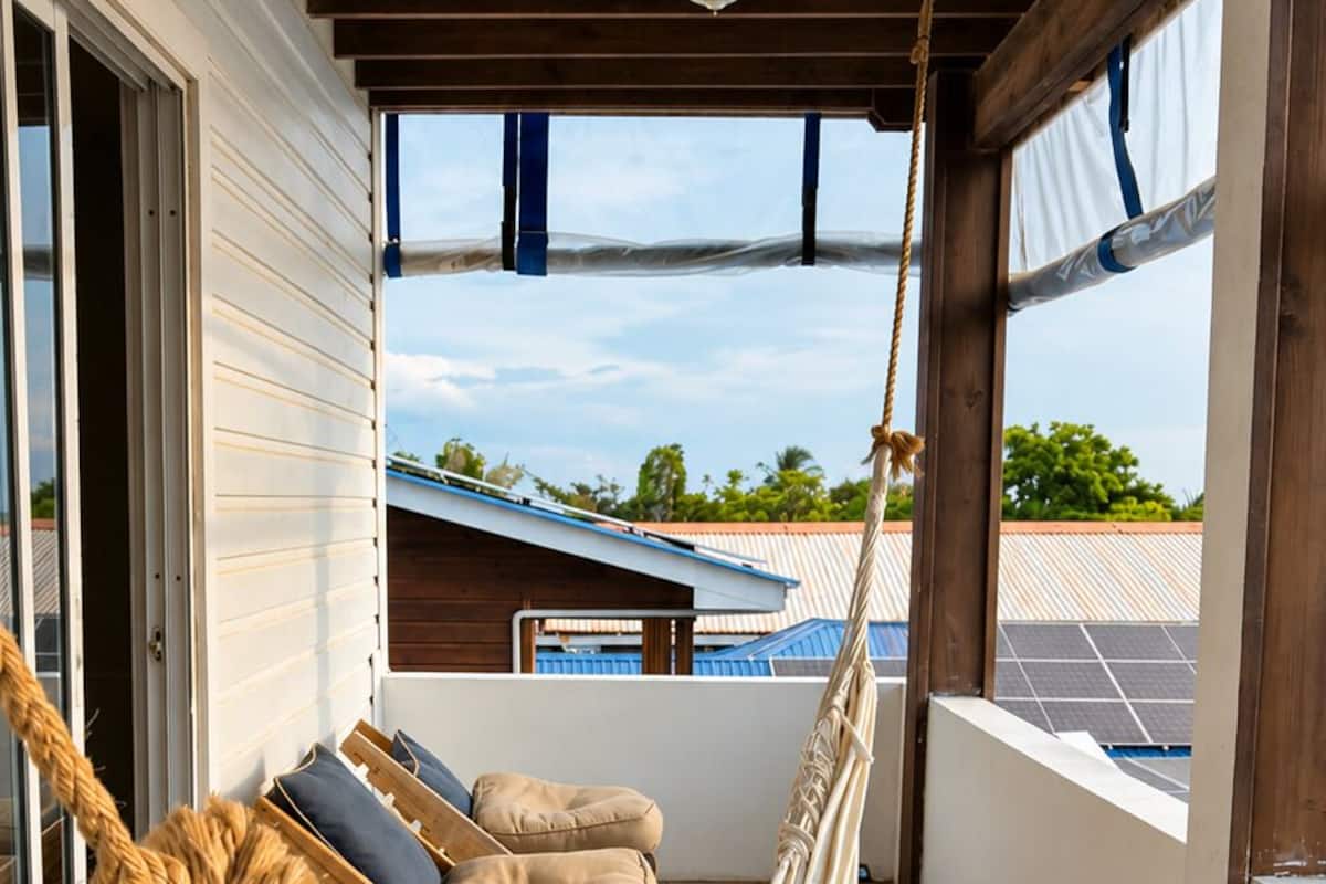 Balcony, Ocean View Suite | Bagno | Doccia, soffione a pioggia, set di cortesia gratuito, asciugacapelli