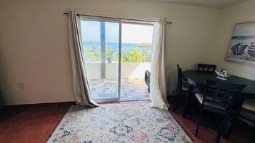 Balcony, Ocean View Suite | Innenbereich