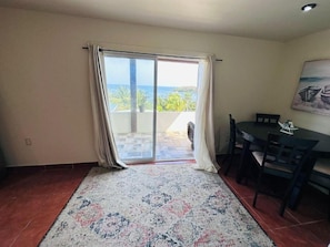 Balcony, Ocean View Suite | Innvendig