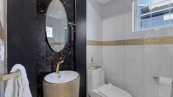 House, 2 Bedrooms, Patio | Bathroom