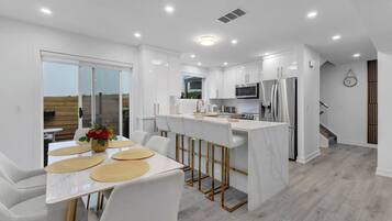 House, 2 Bedrooms, Patio | Dining room