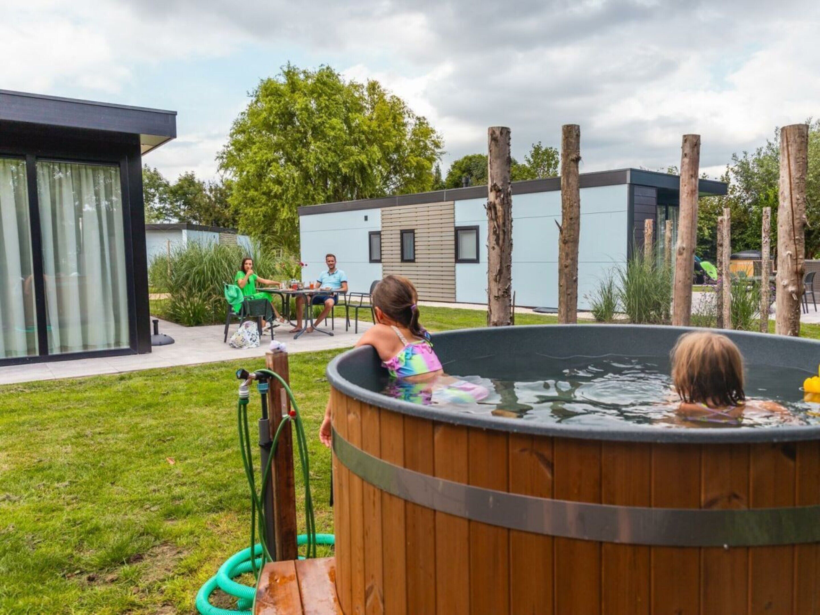 House | Outdoor spa tub