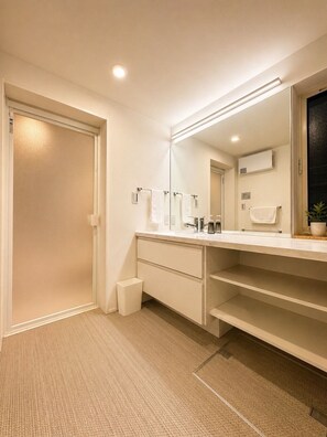 Hair dryer, bidet, towels, soap - Vrbo Property (台東区)