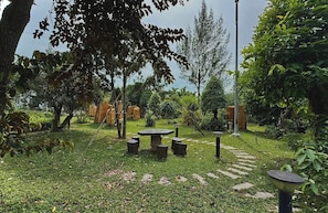 Outdoor dining - Bao Ong Thien Retreat (Thai My Commune)