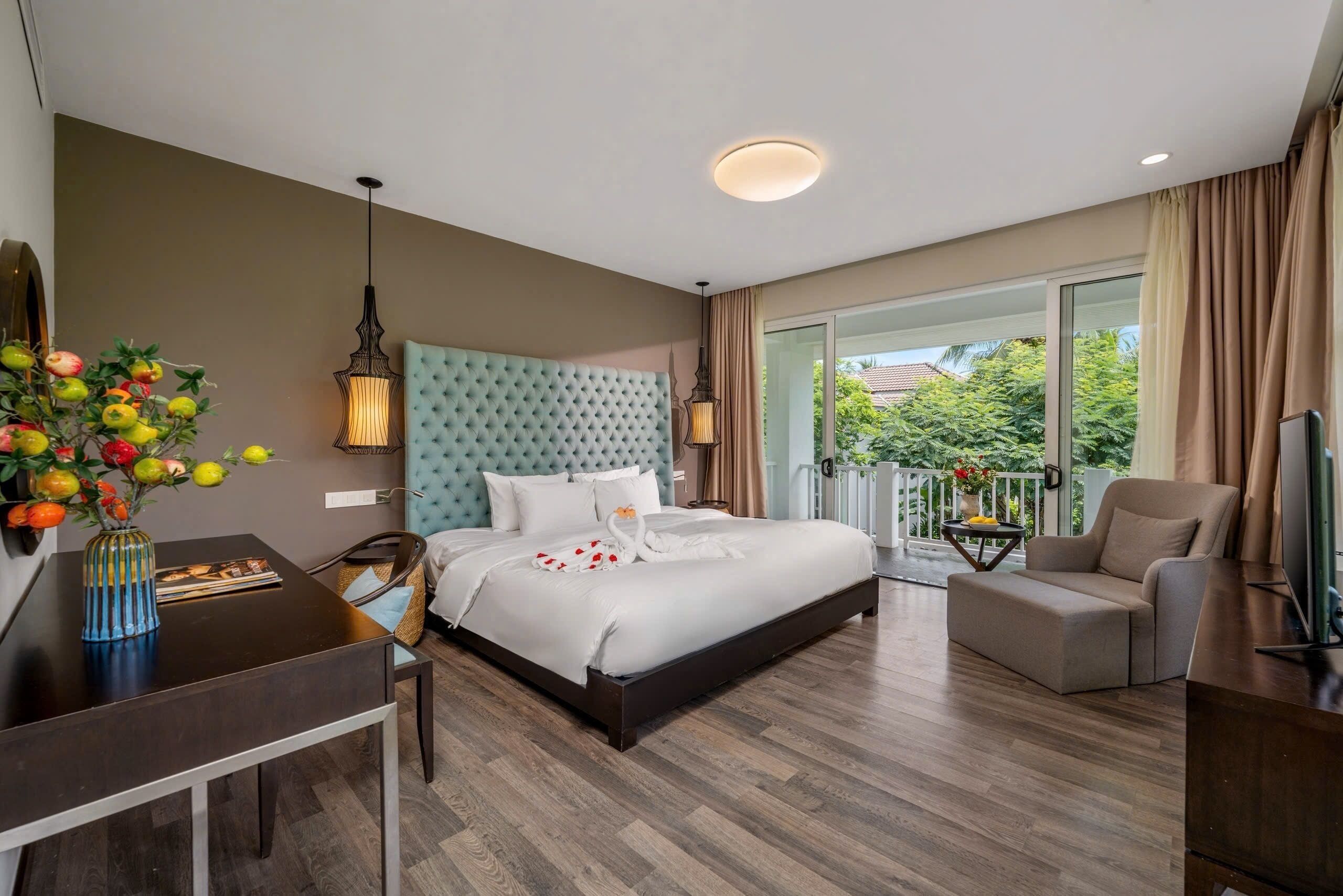 Premium bedding, desk, blackout curtains, soundproofing