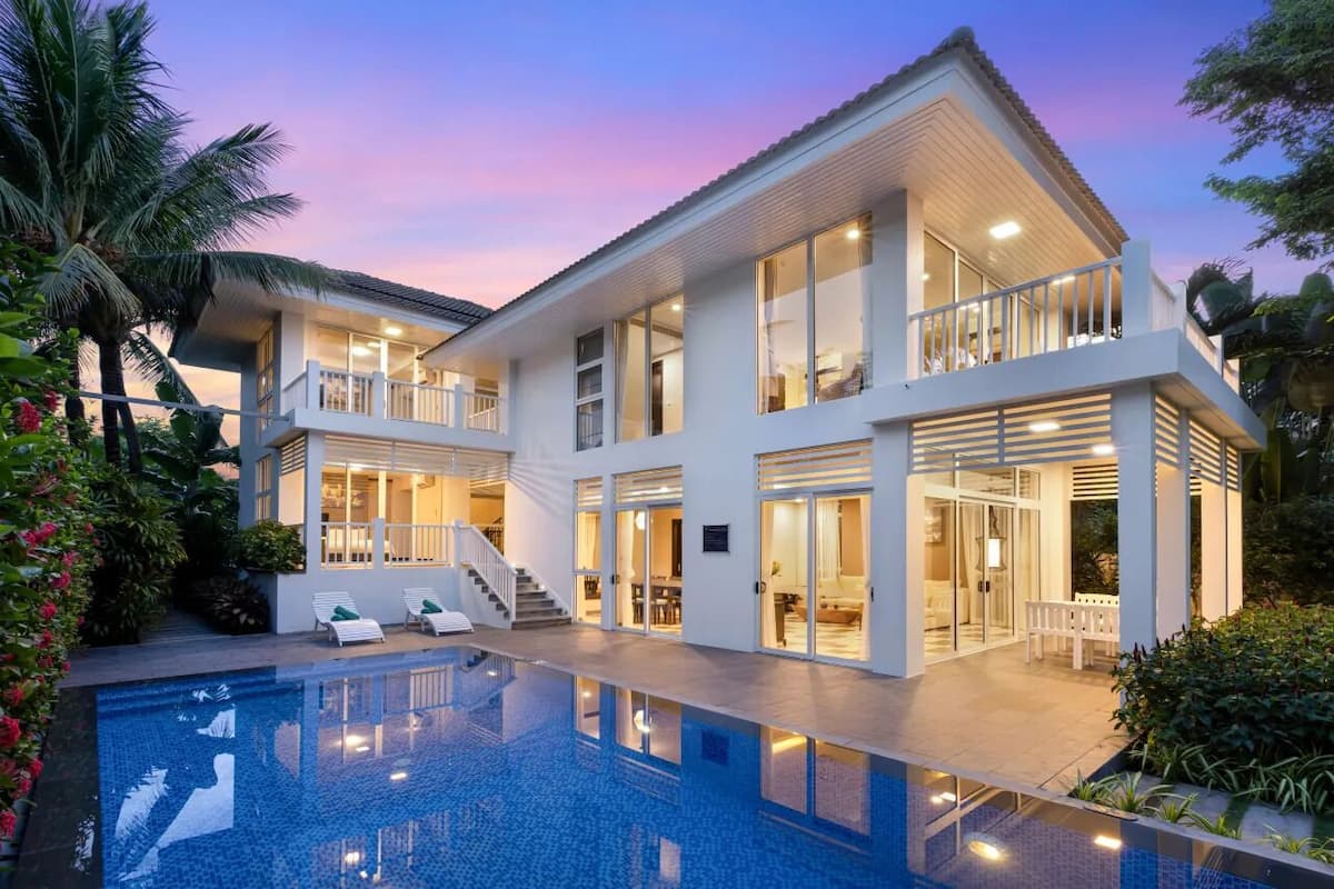 Biệt thự, 6 phòng ngủ, hồ bơi riêng, cạnh bãi biển | Bộ đồ giường cao cấp, bàn, màn/rèm cản sáng, phòng cách âm 