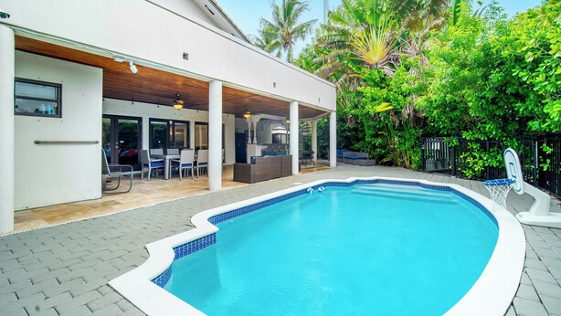 Unclassified image, 1 of 53, button - 6BR Spacious Miami Shores, Private Pool, Home Cinema, Grill (Miami Shores)