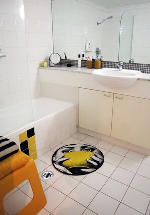 Bathroom - Stylish designer apartment close to transport (Edgecliff)