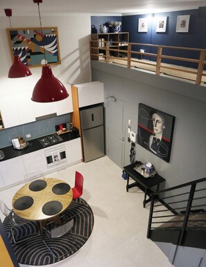 Dining - Stylish designer apartment close to transport (Edgecliff)