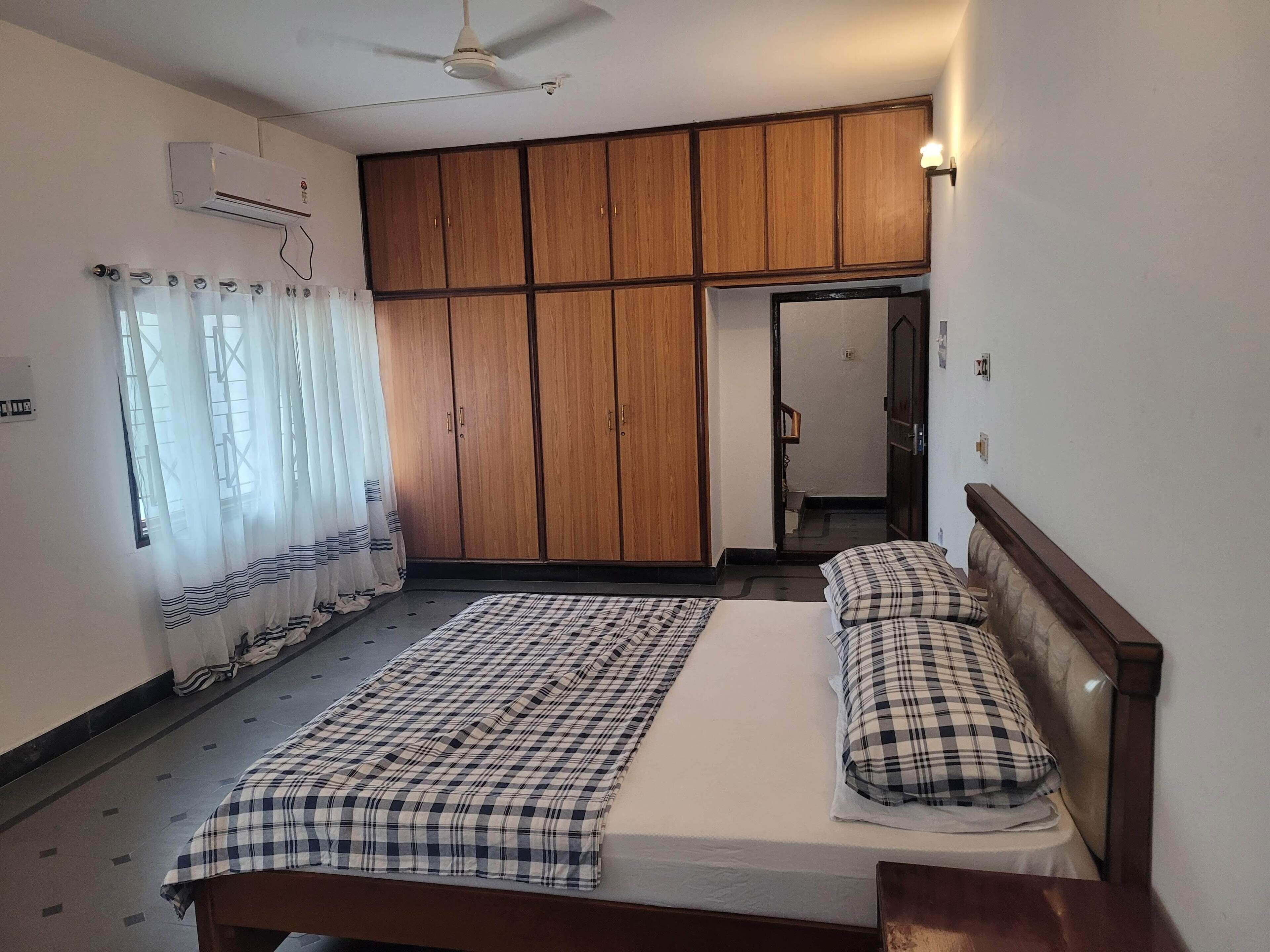 1 bedroom, iron/ironing board, internet, bed sheets