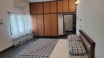 1 bedroom, iron/ironing board, internet, bed sheets