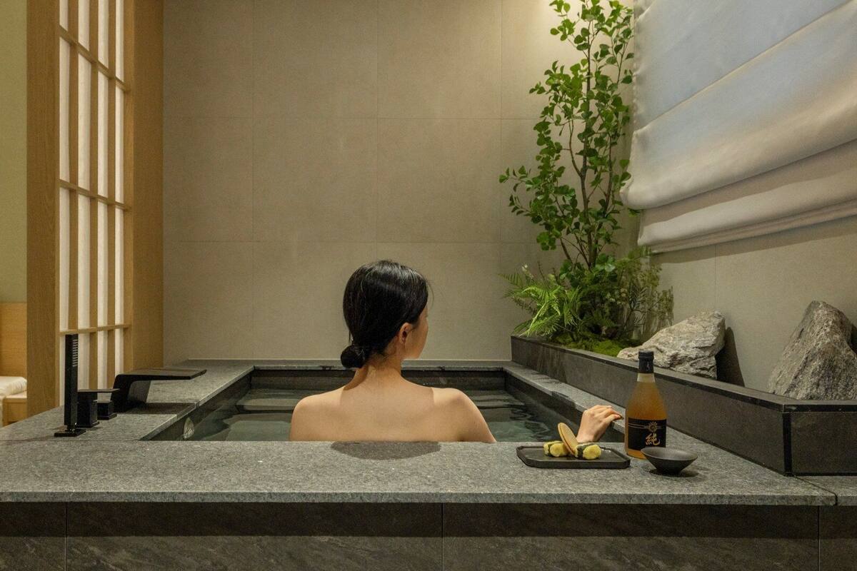 Signature Spa | Blackout drapes, soundproofing, WiFi (free), individually decorated