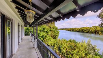 Deluxe Villa | Property grounds